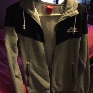 Nike sweater with windbreaker at the top
