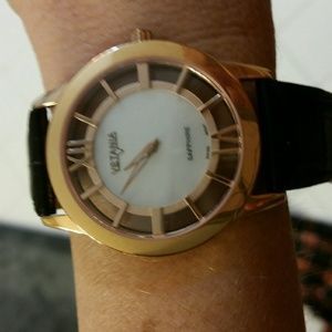 Featuring brand new in box leather WRIST watch