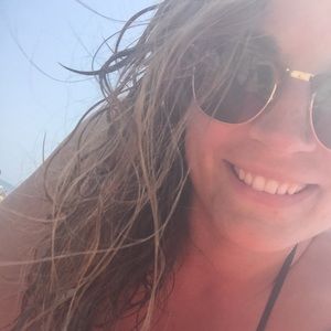 Meet your Posher, Elise