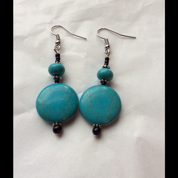 BOGO SALE 🔴 Torquise Earrings - Picture 2 of 4