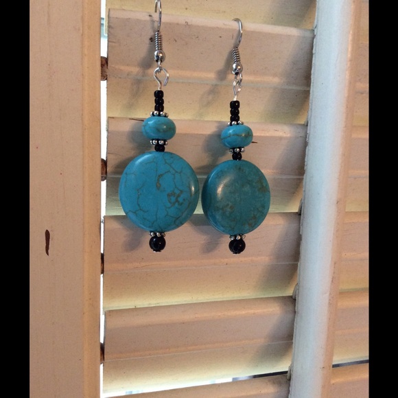 BOGO SALE 🔴 Torquise Earrings - Picture 3 of 4