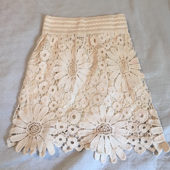 Crotchet ivory skirt