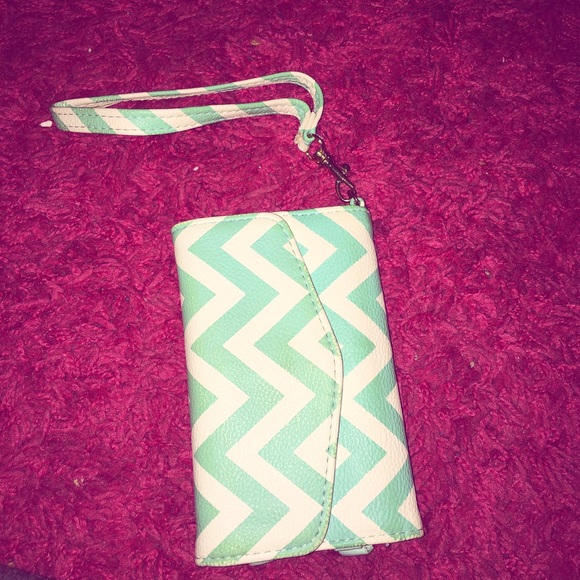 Foldable iPhone 5 Chevron phone case/Wristlet