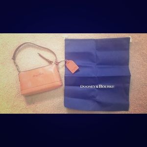 Dooney & Bourke Purse and storage bag!