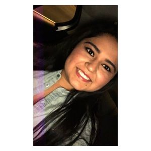 Meet your Posher, Araceli