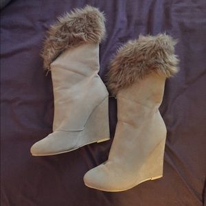 Adorable fur wedge boots