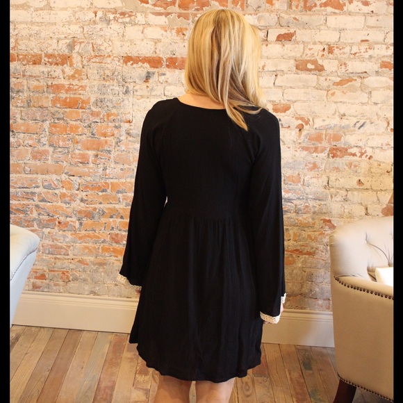 Black lace trim dress - Picture 3 of 3