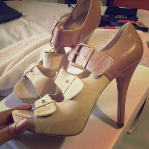 Nine West cream/neutral heel.