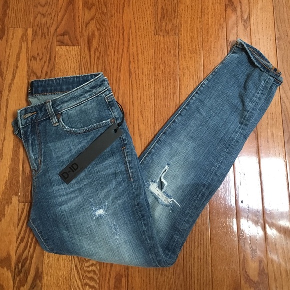 D-ID distressed Jean