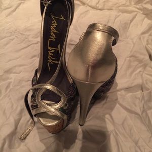 Super hot London trash high heels.