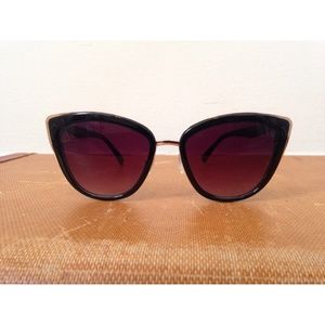 Oversized Cat-Eye Sunglasses w/ Gold Detail