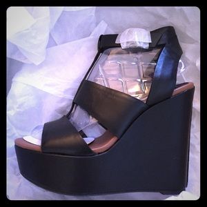 BRAND NEW Steve Madden black wedges