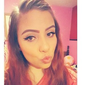 Meet your Posher, Yesenia