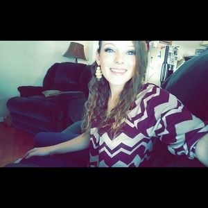 Meet your Posher, Danyelle