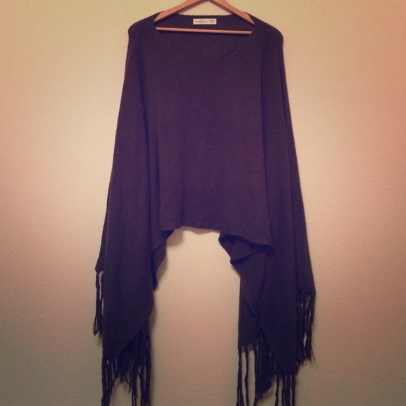Sold! Abercrombie and fitch super soft knit poncho