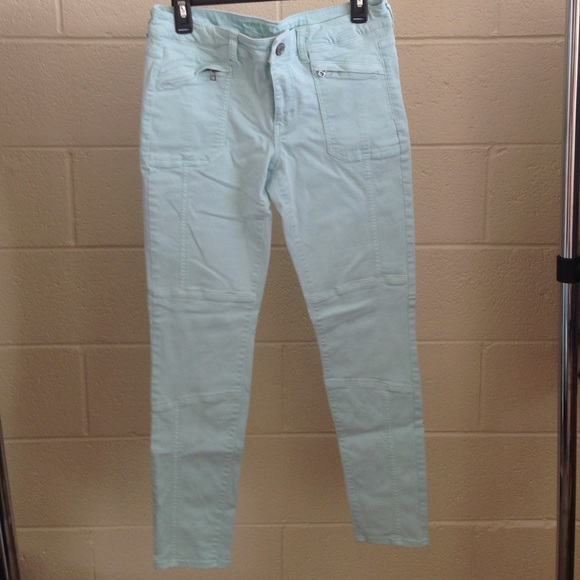 Teal colored, skinny 'jegging' jeans