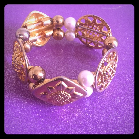 Gold and Pearl Bracelet