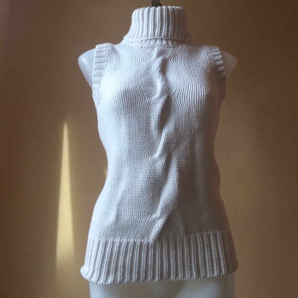 White Knit Sleevless Turtleneck Sweater