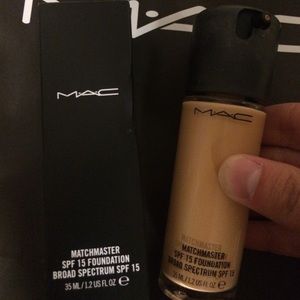 MAC Matchmaster SPF 15 Foundation 1.5 Light