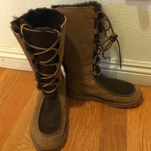 UGGS size: 4 in WOMENS