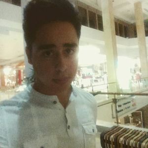 Meet your Posher, Farzam azzaro