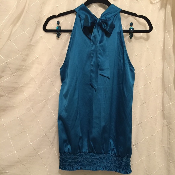 π₯Reducedπ₯Beautiful Turquoise Ruffled top - Picture 2 of 3