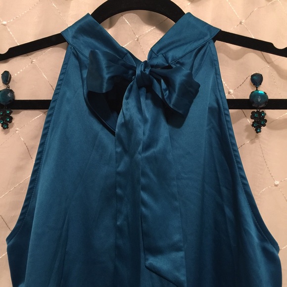 π₯Reducedπ₯Beautiful Turquoise Ruffled top - Picture 3 of 3