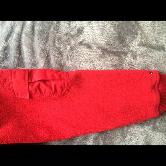 Adorable fleece Tommy Hilfiger red jacket - Picture 4 of 4