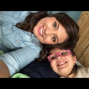 Meet your Posher, Yesenia