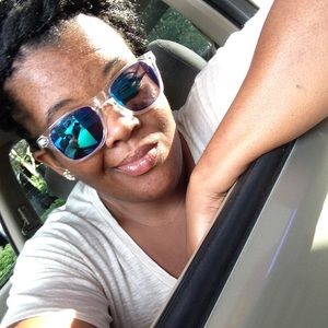 Meet your Posher, Crystal