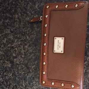 Michael Kors wallet. Excellent condition.