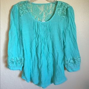 Turquoise 3/4 length sleeve shirt.