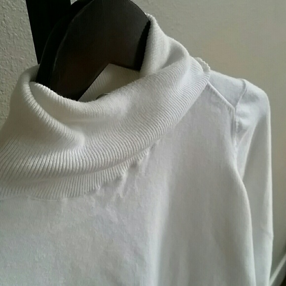 Gap Winter White Turtleneck Sweater