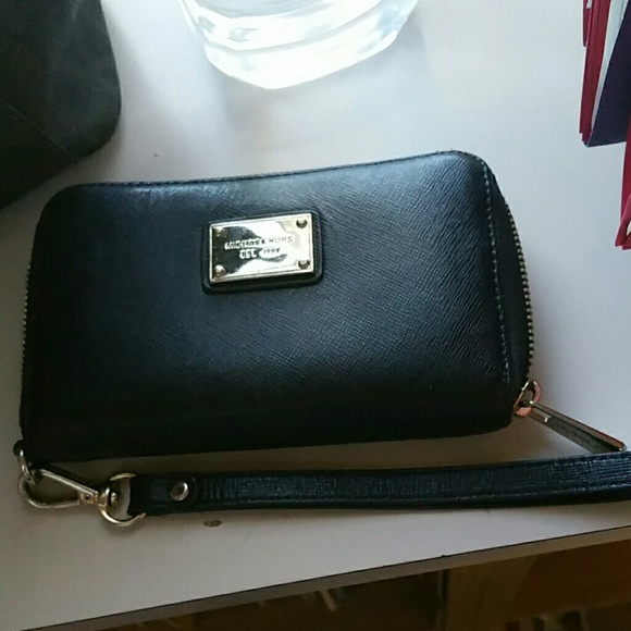 MK wristlet will consider reasonable offers