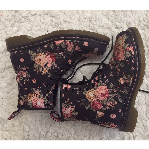 DR. MARTENS 1460 8 Eye Victorian Boots (size 9)
