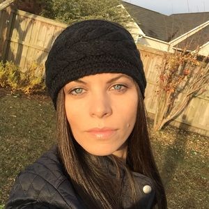 Meet your Posher, Lara