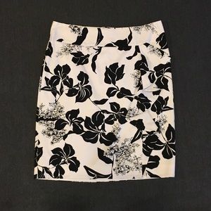 LIKE NEW! White House Black Market | Skirt | 12