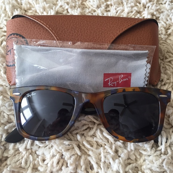 😎 NEW WITH TAGS. Rayban sunglasses