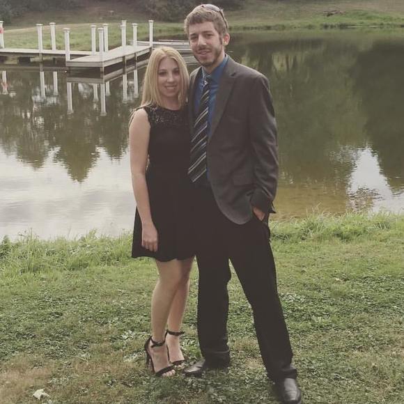 Meet your Posher, Lesley - Picture 1 of 2