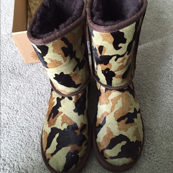 Size 7 women's Ugg Camo boots