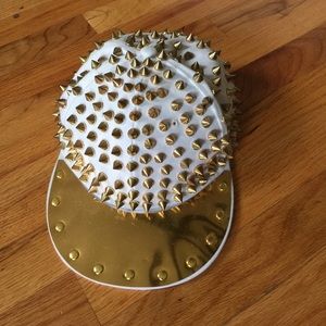 Fashion Cap Hat White Gold Studded