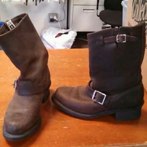 Brown short FRYE boots