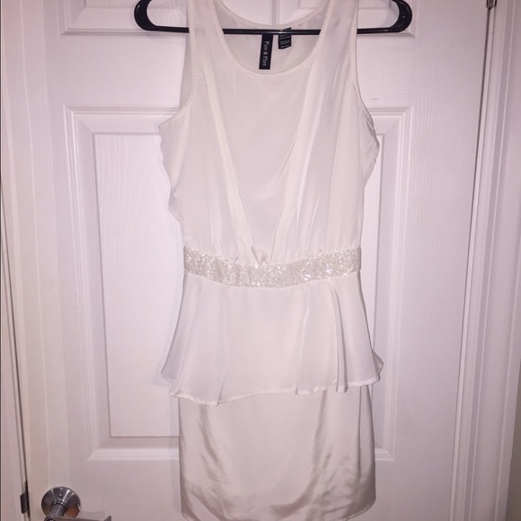 💗 Silky white backless dress 💗