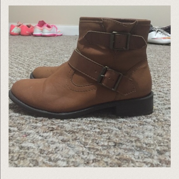 Short brown boots - Picture 1 of 3