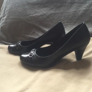 Comfortable black heels