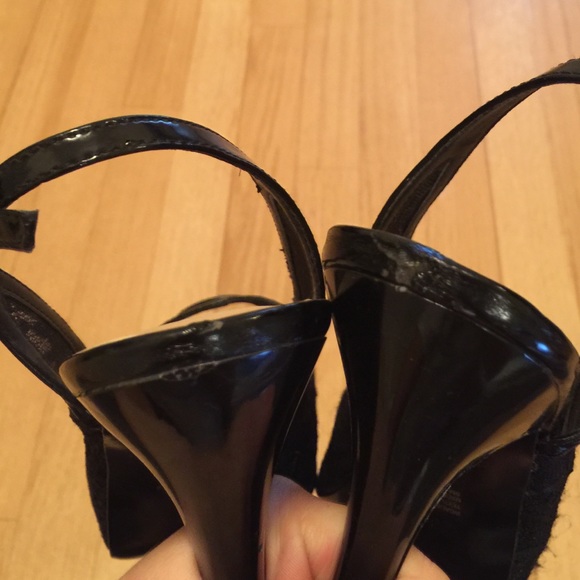 Gorgeous GUESS Lace Peep-Toe Pumps - Picture 3 of 4