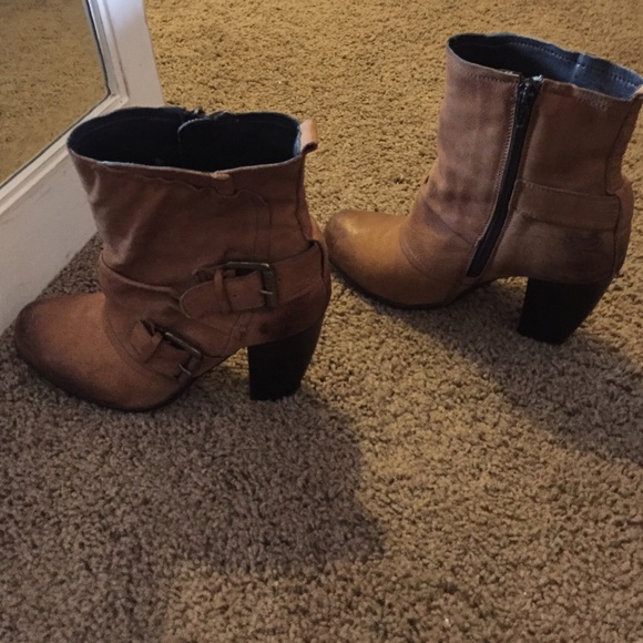 Great comfy Brown/Taupe Boutique 9 Wedge booties