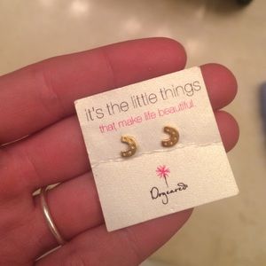 EUC dogeared gold dipped horse shoe earrings