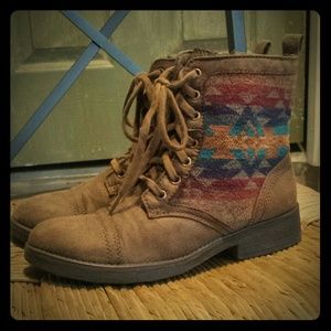 Reduced price!!Cute Boots