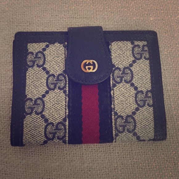 Small credit card holder. Authentic Gucci.